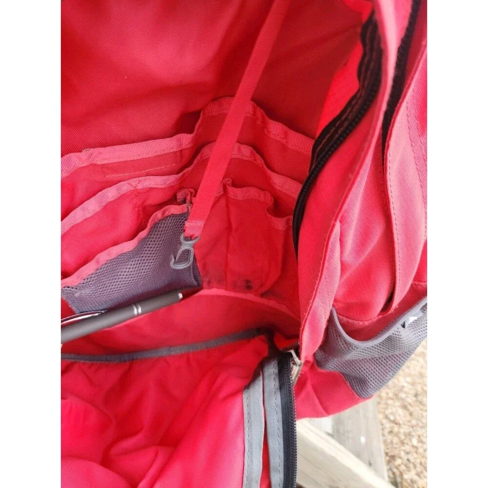The North Face Jester Outdoor Hiking School Backpack Pink / Red. Lots Of Pockets